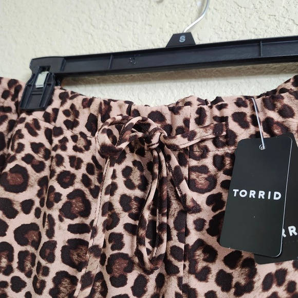 NEW Torrid Size 1 SHORT Leopard Crepe High Rise Wide Leg Studio Pants 1X - Picture 6 of 16